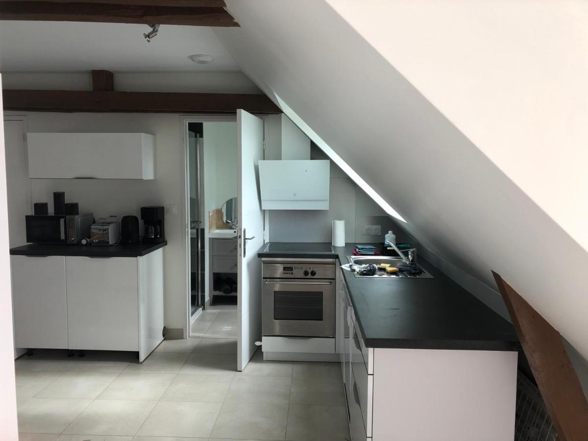 Residence Merlin Appart Des Druides Saint-Malon-sur-Mel Exterior photo